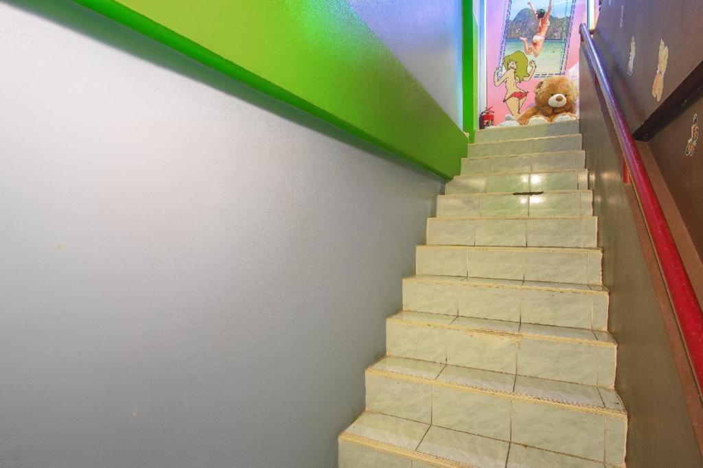 Oyo 586 I Hostel Phuket Eksteriør bilde