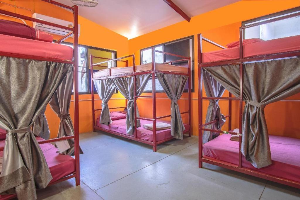 Oyo 586 I Hostel Phuket Eksteriør bilde
