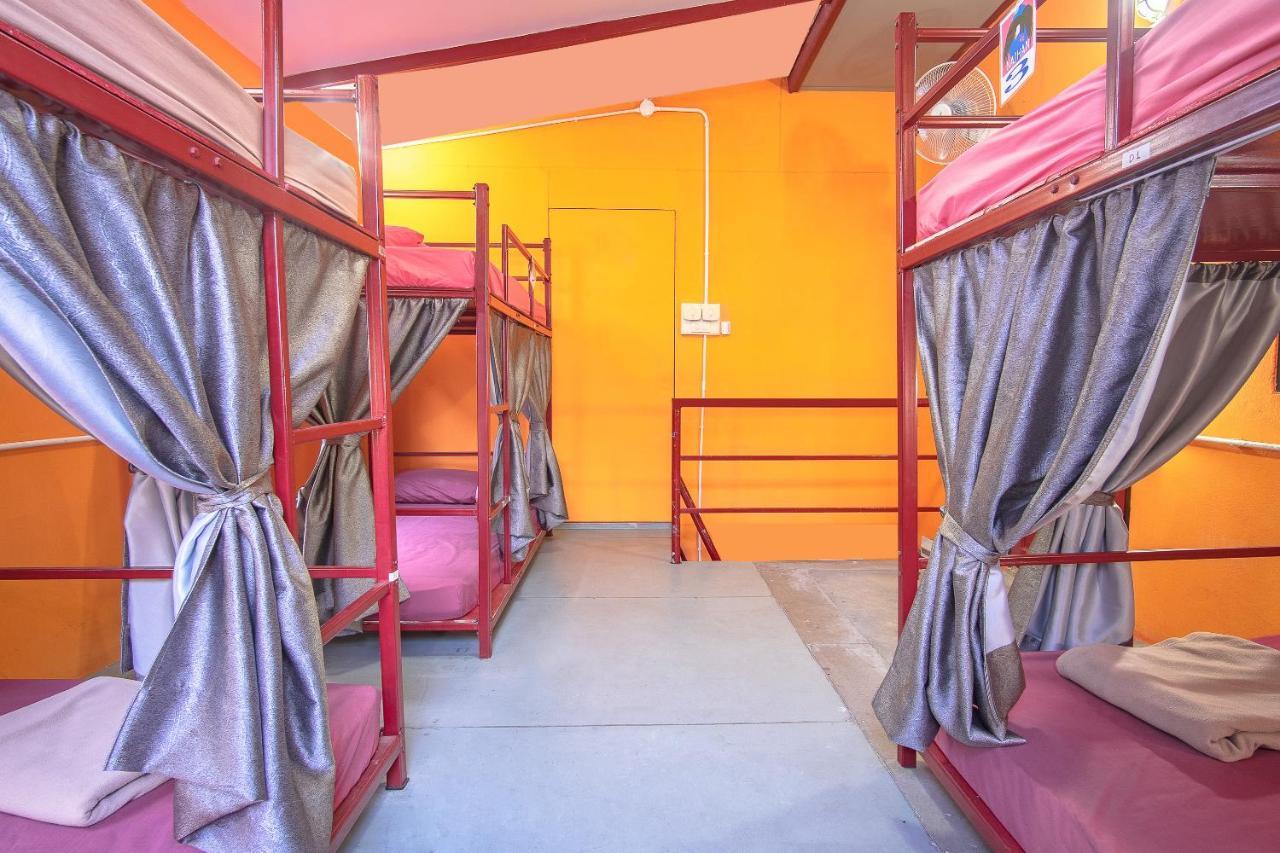 Oyo 586 I Hostel Phuket Eksteriør bilde